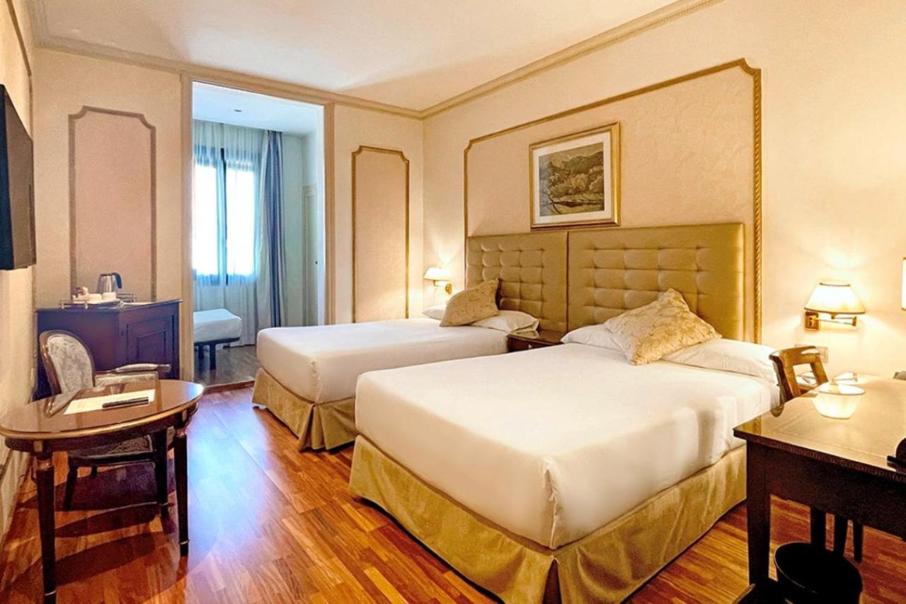Hotel Roger De Lluria Barcelona Exterior foto